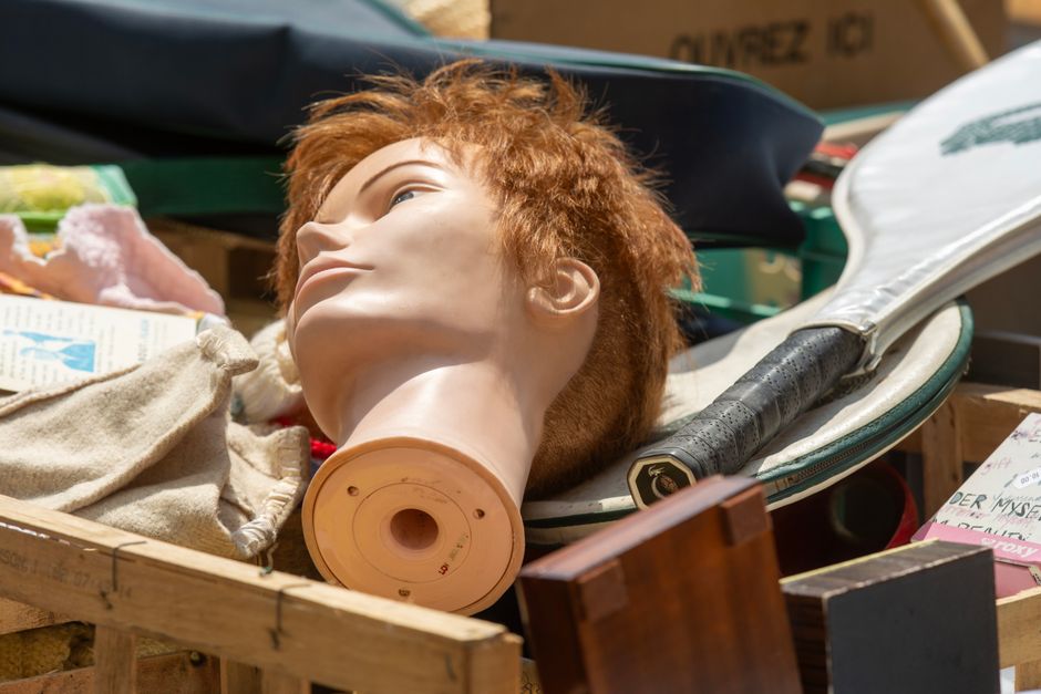 Stand de marché aux puces en extérieur